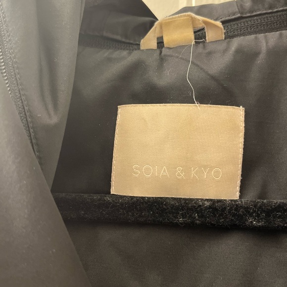 SOIA & KYO Black Jacket W/ Floral-Print lining - Picture 2 of 6